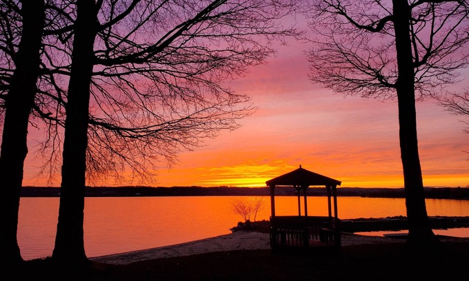 Traverse City Cottage | Beautiful Lake Leelanau, Minutes to Traverse City and all of Leelanau County