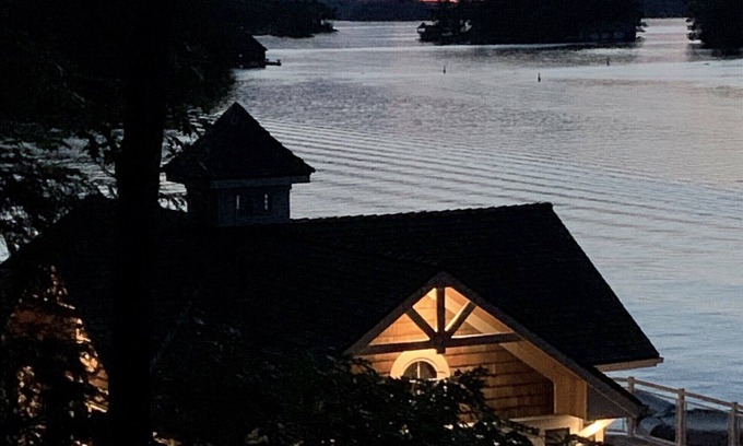 Muskoka Lakes Cottage | Beautiful Lake Muskoka Cottage Compound
