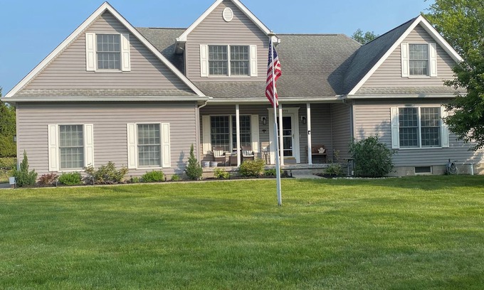 North East House | Beautiful lake view home nestled in the vineyards of North East Pa.