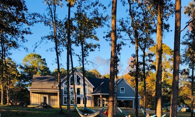 Hemphill House | BEAUTIFUL LAKEFRONT HOME ON TOLEDO BEND WITH DOCK! HIGH-SPEED WI-FI!
