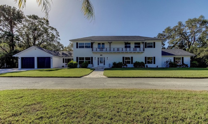 Dunedin House | Beautiful Large 5 Bedroom home! FREE Golf Cart! Close to Downtown! Video Games!