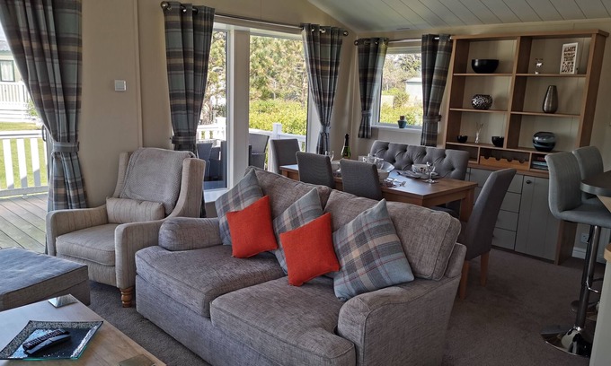 Morfa Bychan House | Beautiful Lodge in peaceful location close to the beach