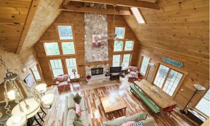 Onekama House | Beautiful Log Lodge Retreat near Beach, Dunes, Golf