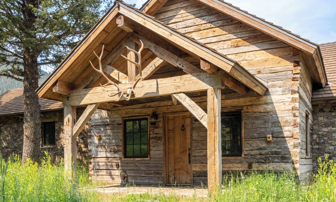 Lima Cabin | Beautiful Luxurious Private Cabin in The Centennial Valley, Spectacular Views
