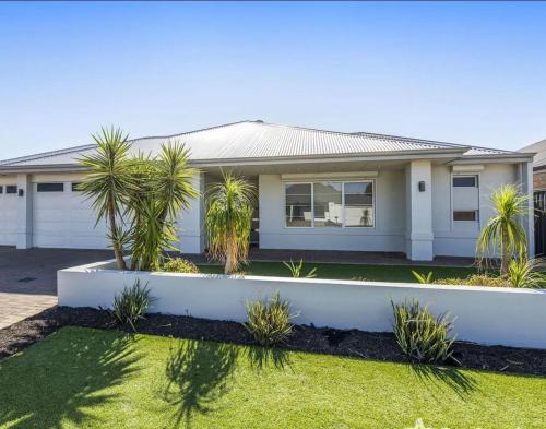 Byford House | Beautiful, luxury and spacious house in Byford