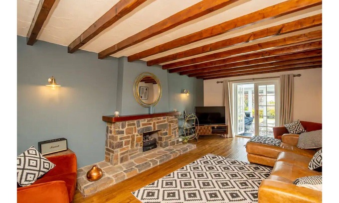 Llanrhidian Higher House | Beautiful modern and spacious 4 bedroom country house