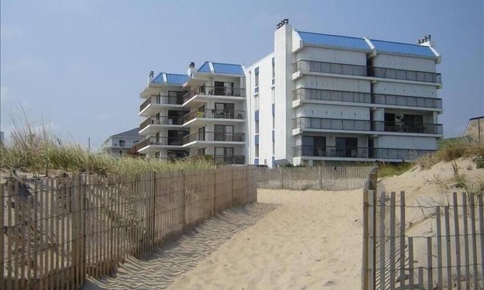 North Ocean City Condo | Beautiful, Modern Condo Directly on Ocean !