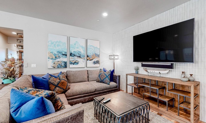 South Lake Tahoe House | Beautiful Mountain Home w/WiFi, EVC, Private W/D - Walk to Heavenly & Lake