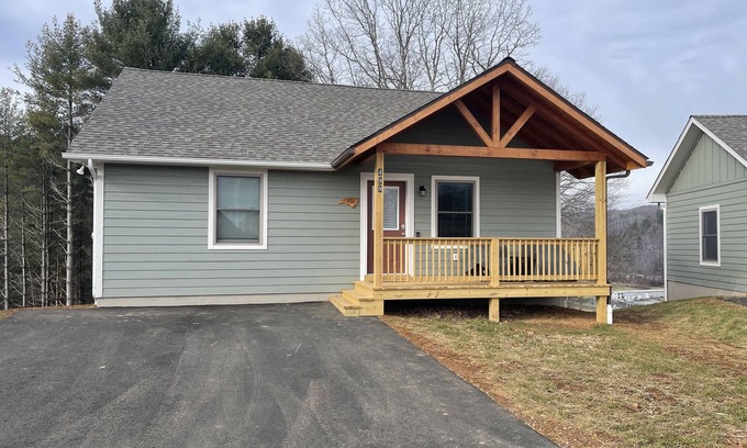 Boone House | Beautiful mountain cottage - 2br 2ba - close to everything!
