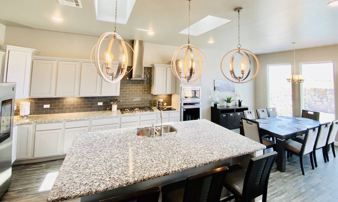 Las Cruces House | Beautiful New 5 BR Custom Built Home near Redhawk Golf Course
