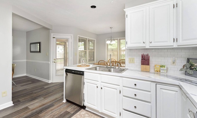 Avon House | Beautiful New Remodel - Perfect For Mid Term Stays