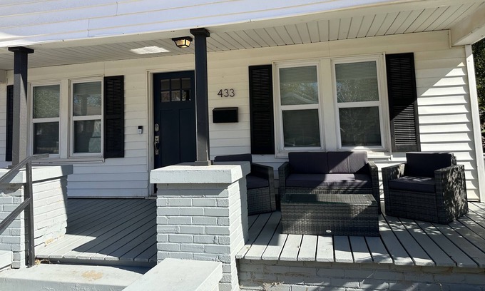 Enid House | Beautiful newly renovated black and white house!