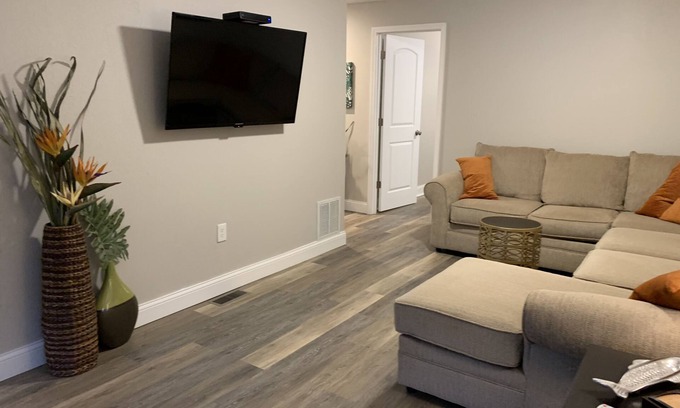 Osage Beach House | Beautiful newly updated 4 bedroom lakefront home in a great location!