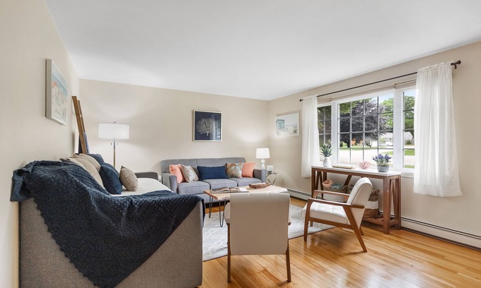 Middletown House | Beautiful Newport Home - The Cottage At Restmere, South