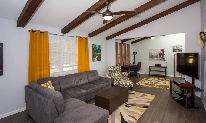 Niceville House | Beautiful Niceville Home Close to Destin. Close to Eglin AFB! TDY and Transient Military Welcome.