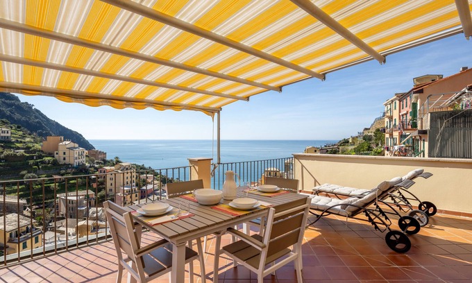 Riomaggiore Apartment | Beautiful Ocean View Penthouse with Private Terrace