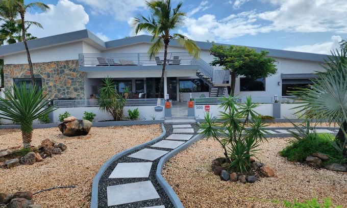 Malmok Villa | Beautiful Ocean View Villa