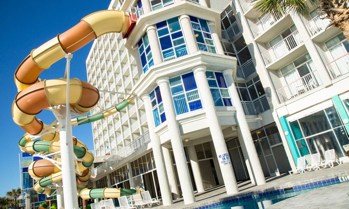 Myrtle Beach Resort | Beautiful Oceanfront Efficiency w/View + Official On-Site Rental Privileges