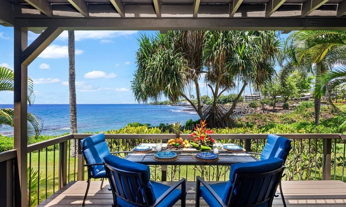 Kahaluu Bay House | 🏖️Beautiful Oceanfront | Air-Conditioned | Sleeps 6 | Walk to Beach