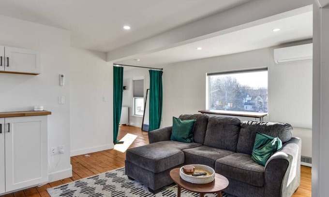 Augusta Apartment | Beautiful Open Concept 1 bedroom