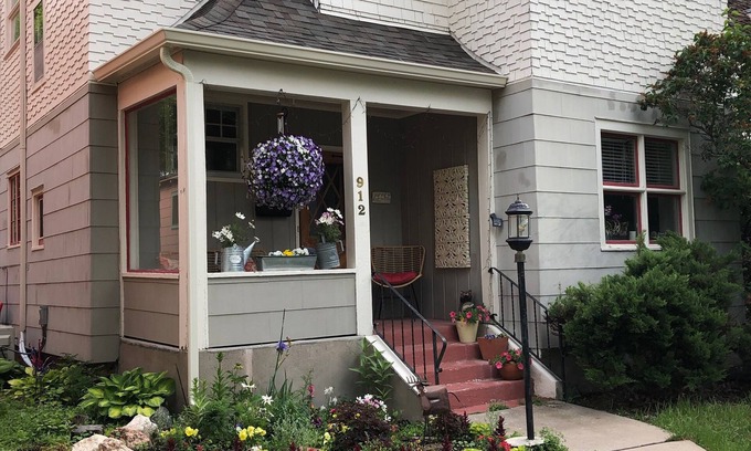 Helena House | Beautiful Original Artwork Throughout A Quaint Centrally Located Helena Home