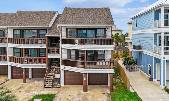 Navarre Beach House | Beautiful pet friendly 2 bedroom, 2 bath townhome on the Santa Rosa Sound!