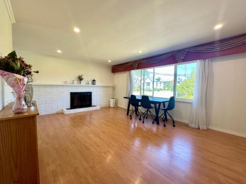 Richmond House | Beautiful Place with Kitchen, Washing Machine and Internet Near YVR Airport, Transit and Shopping Mall