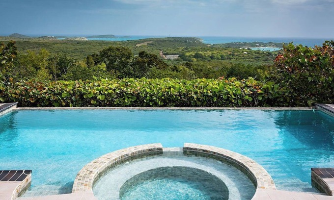 Half Moon Bay House | Beautiful Poolside Bungalow with Incredible Views. 5 mins to the beach!