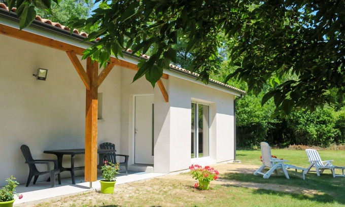 Civrac-en-Medoc House | Beautiful private villa for 4 people with WIFI, TV and terrace
