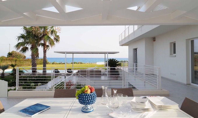Marina di Modica Villa | Beautiful private villa with private pool, WIFI, sauna, A/C, hot tub, TV, patio and panoramic view
