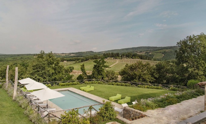 Radda in Chianti Villa | Beautiful private villa for 12 guests with WIFI, private pool, A/C, close to Greve In Chianti