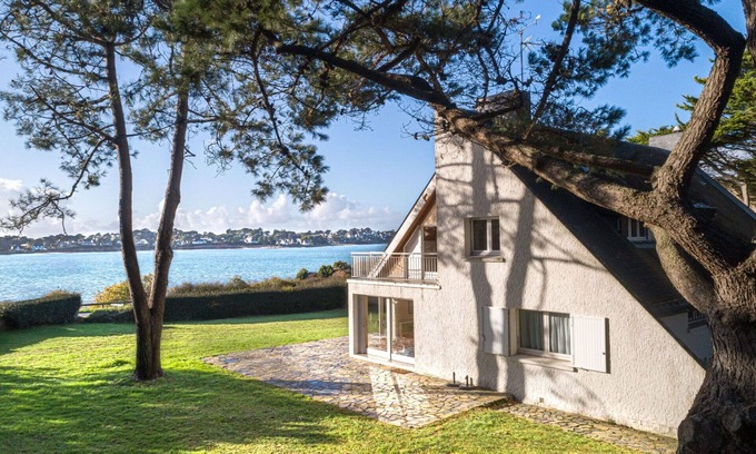 Saint-Philibert Villa | Beautiful private villa for 13 people with WIFI, TV, terrace and pets allowed