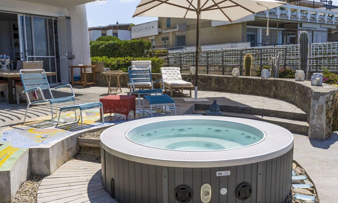 Santa Marinella Villa | Beautiful private villa for 8 people with WIFI, hot tub, A/C, TV, terrace and pets allowed