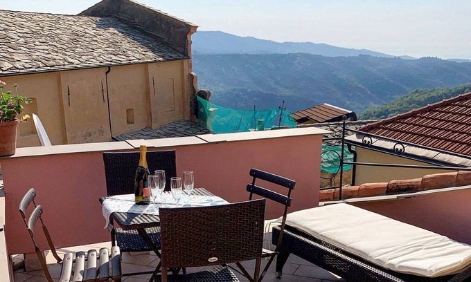 Valloria House | Beautiful private villa for 6 people with WIFI, TV, terrace, pets allowed and panoramic view
