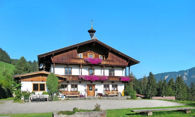 Sonnenberg Villa | Beautiful private villa for 41 guests with WIFI, TV, terrace and parking