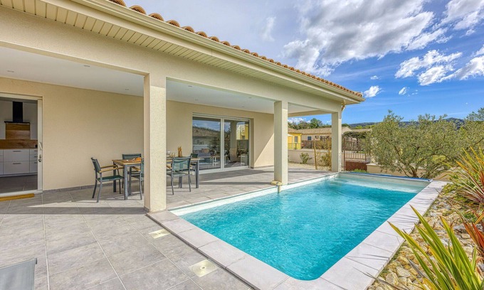 Goudargues House | Beautiful private villa for 8 people with A/C, private pool, WIFI, TV, terrace and panoramic view