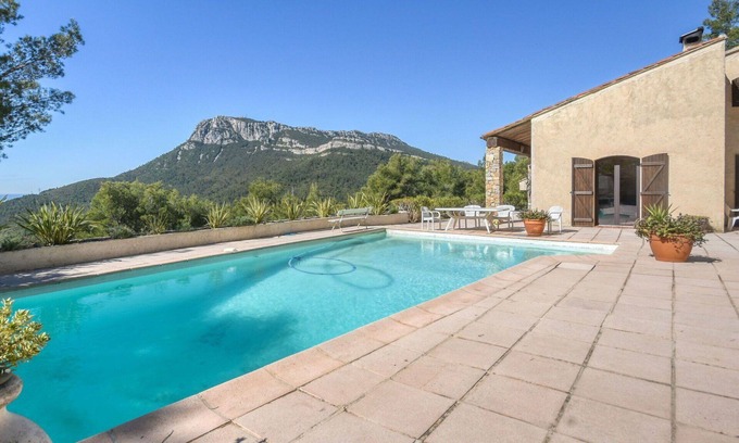 Sollies-Ville Villa | Beautiful private villa for 6 people with private pool, TV and terrace