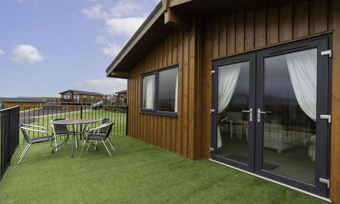 Kinross House | Beautiful private villa for 6 people with WIFI, TV, balcony and pets allowed