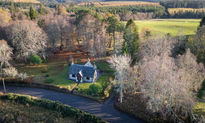 Inverarnie House | Beautiful private villa for 6 guests with WIFI, TV, panoramic view and parking