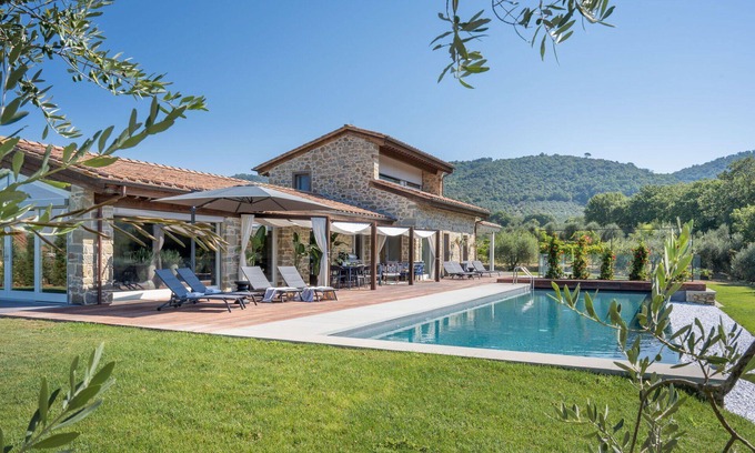 Ferretto Villa | Beautiful private villa with private pool, A/C, sauna, TV, patio and parking, close to Cortona