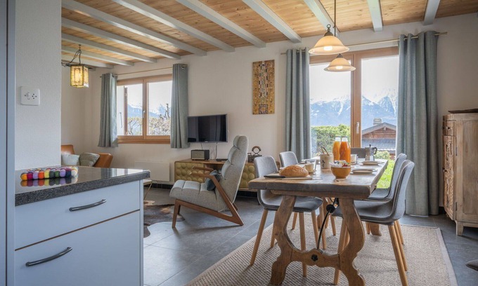 Chamoson House | Beautiful private villa for 5 guests with WIFI, hot tub, TV, terrace, pets allowed and parking