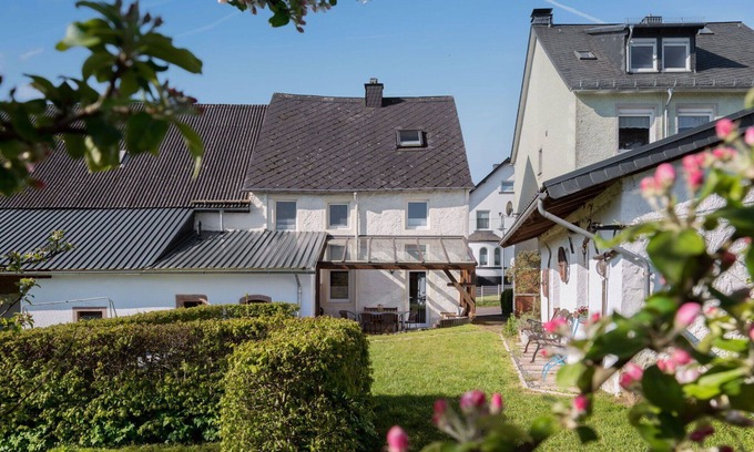 Manderscheid House | Beautiful private villa for 7 people with WIFI, TV and patio