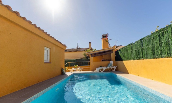 Riumar Villa | Beautiful private villa with private pool, WIFI, A/C, TV, patio, pets allowed and parking
