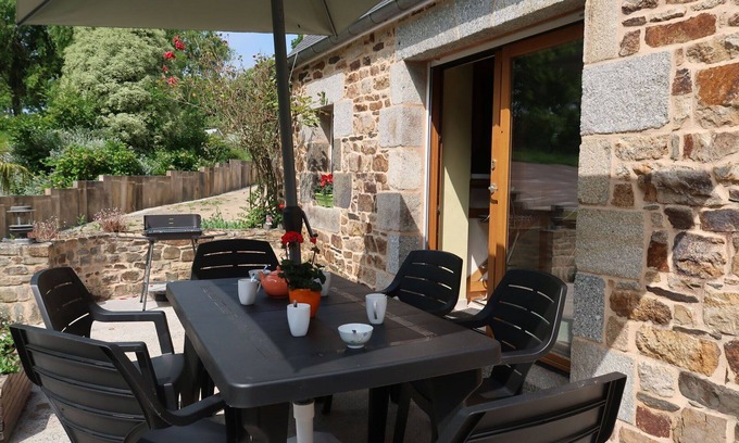 Ploulech House | Beautiful private villa for 6 guests with WIFI, TV, terrace and pets allowed