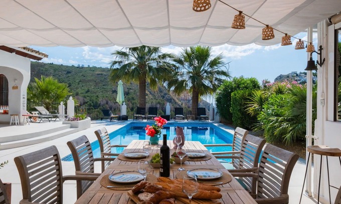 Arnella Villa | Beautiful private villa for 10 guests with A/C, WIFI, private pool, TV, patio and parking