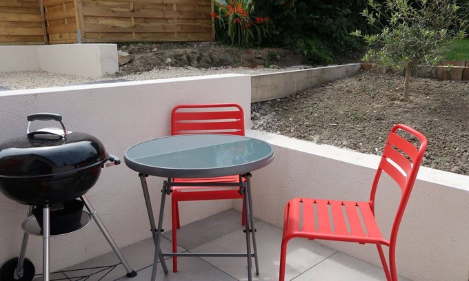 Plouider House | Beautiful private villa for 4 guests with WIFI, TV, terrace and pets allowed