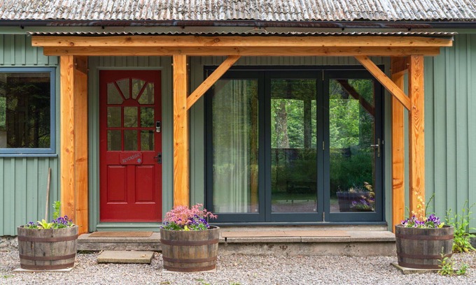 Beauly House | Beautiful private villa for 4 people with WIFI, hot tub, TV and pets allowed