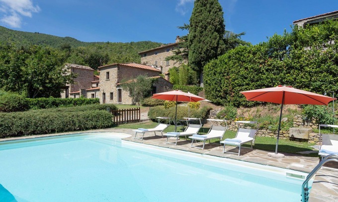 Pieve di Chio House | Beautiful private villa for 12 people with private pool, WIFI, TV, terrace and pets allowed
