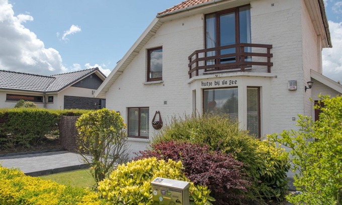 Bredene Villa | Beautiful private villa for 4 guests with hot tub, WIFI, TV and parking