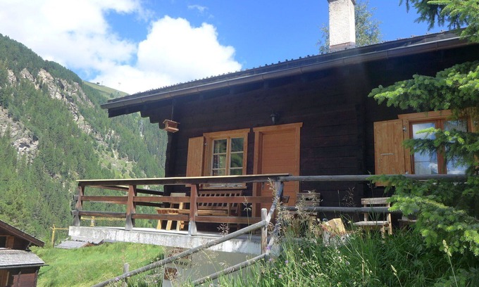 Zinal House | Beautiful private villa for 10 guests with WIFI, TV, patio, pets allowed, panoramic view and par.